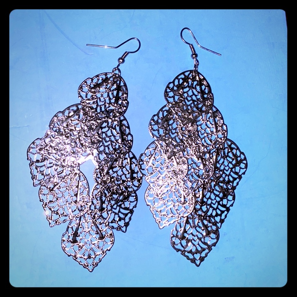 Silver dangle earrings. Light and flowing